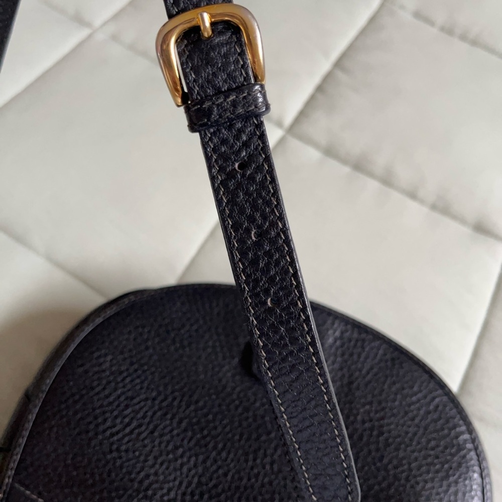Valentino Garavani pebbled leather shoulder
Black Leather Crossbody - Picture 10 of 10